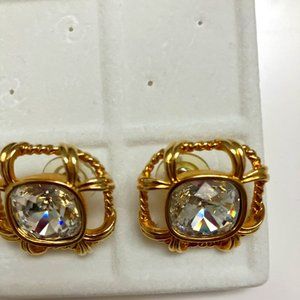 VINTAGE SWAROVSKY. OPEN DESIGN. GOLD TONE CRYSTAL GEM STONE. PIERCE EARRINGS